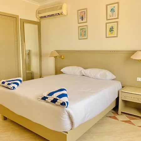 Royal Beach - Ras Suder